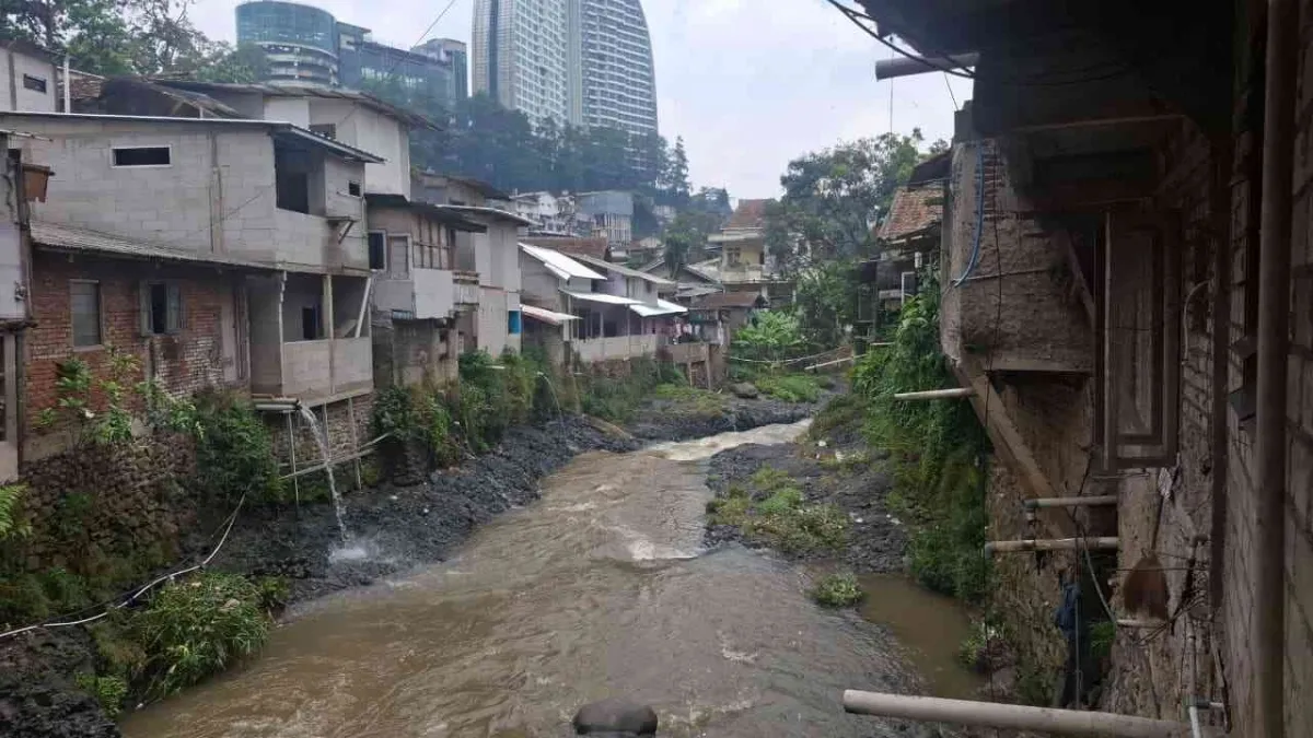 Tantangan Pengelolaan Sampah di Bantaran Sungai Cikapundung: Suara Warga Kampung Sukaresmi