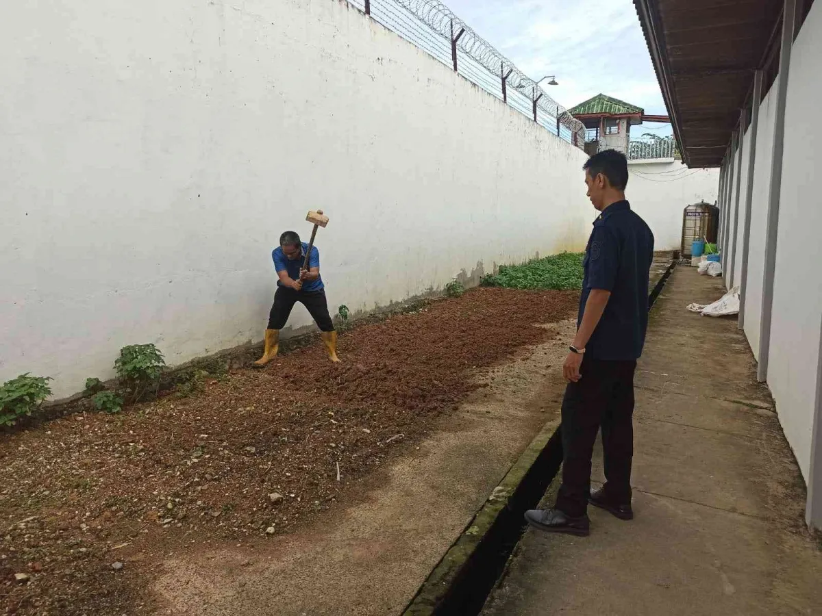 Rutan Kelas IIB Tanjung Redeb Laksanakan Perawatan Lahan Pertanian untuk Kemandirian Warga Binaan