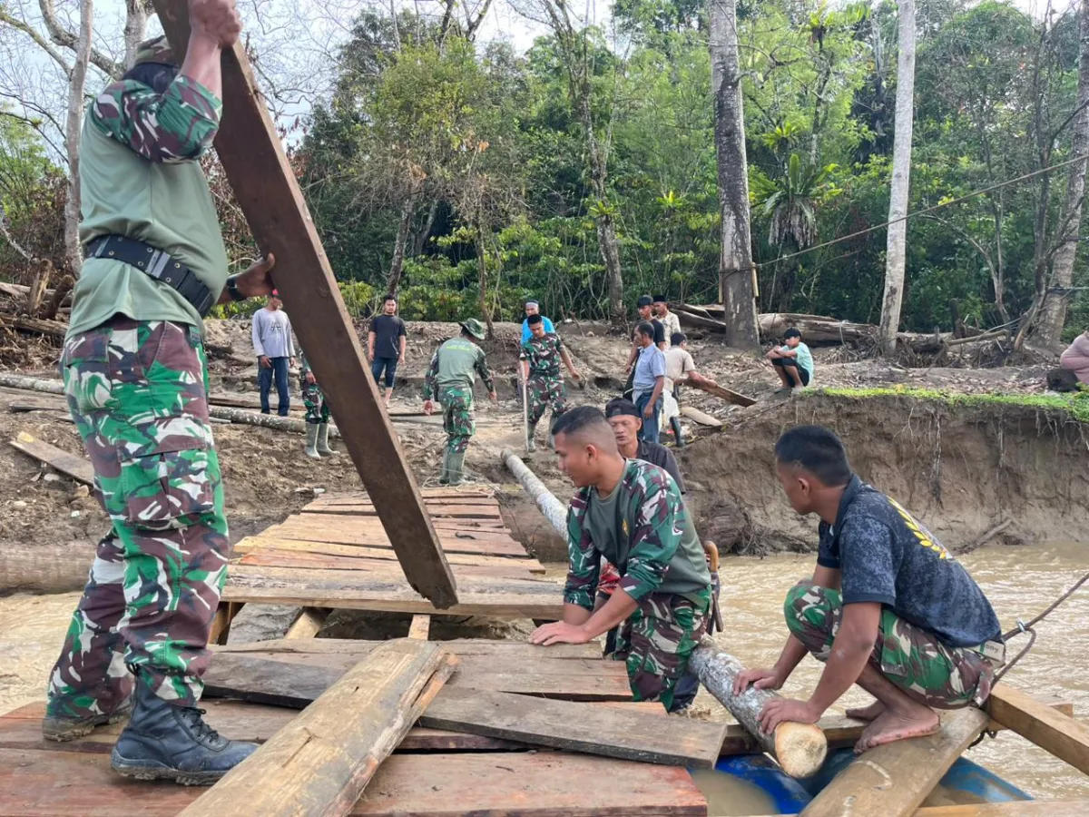 TNI Rehabilitasi Sekolah di Aceh Utara Pasca Banjir