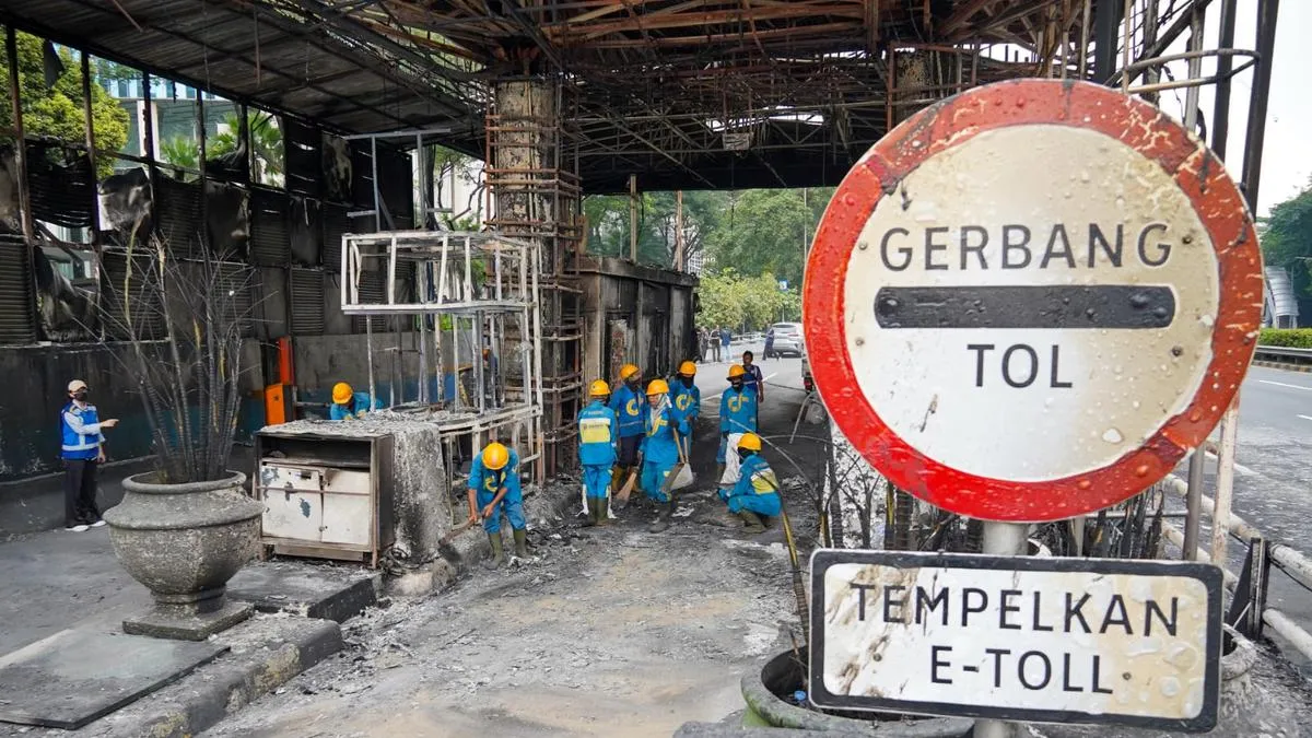 Tujuh Gerbang Tol Terbakar Akibat Aksi Demontrasi di Jakarta