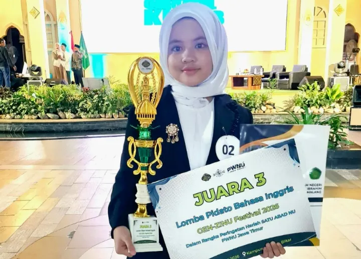 Desmilana Siswa Termuda Raih Juara III Lomba Pidato Bahasa Inggris PWNU Jatim