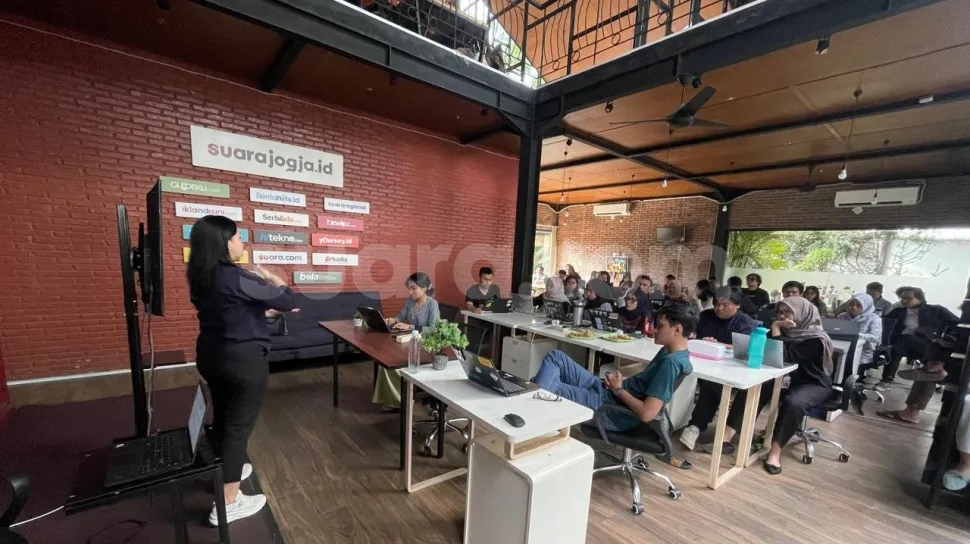 Peran Kecerdasan Buatan dalam Jurnalistik: Pelatihan dan Tantangan di Ruang Redaksi