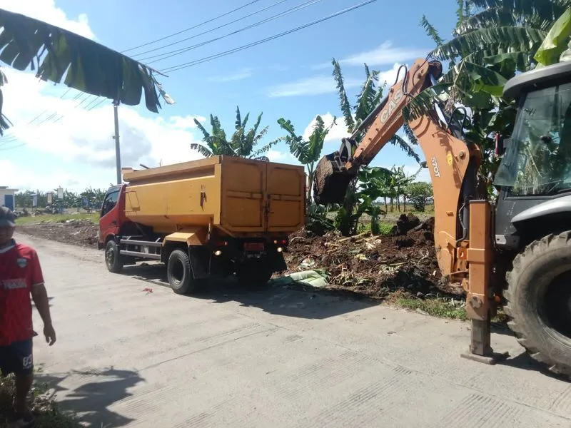 Pemkab Pinrang Lakukan Relokasi Tumpukan Sampah di Jalan Poros Langnga