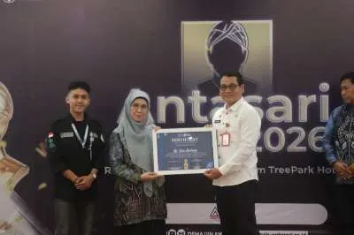 Wali Kota Banjarbaru Raih Antasari Award 2026 sebagai Perempuan Inspiratif