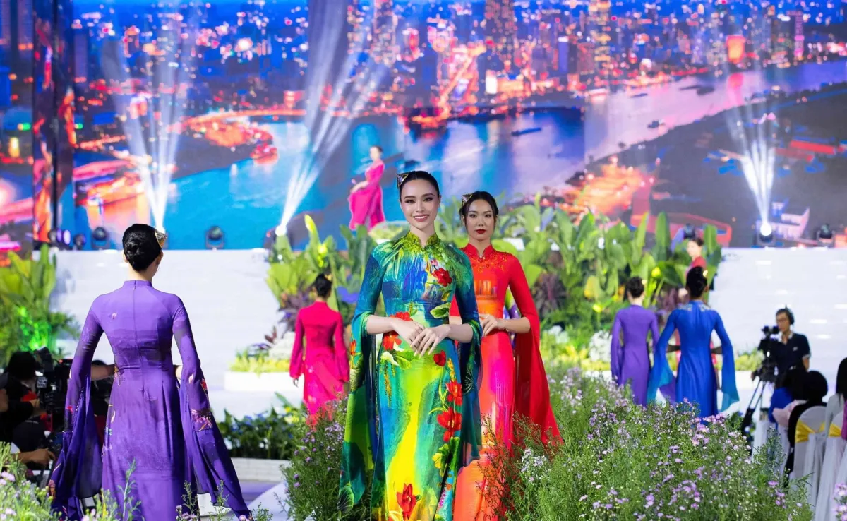 Pamerkan Ao Dai, Vietnam Sukses Gelar Fashion Week di London 2026