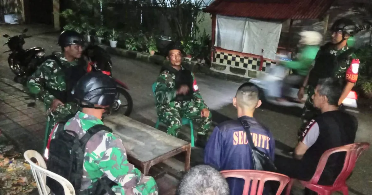 TNI Bersinergi dengan Warga Perkuat Keamanan di Rawamangun
