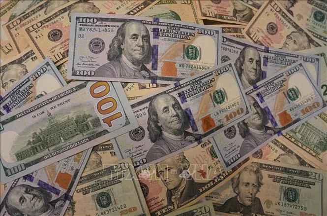 Dolar AS Naik Tipis di Tengah Penantian Data Ekonomi Penting