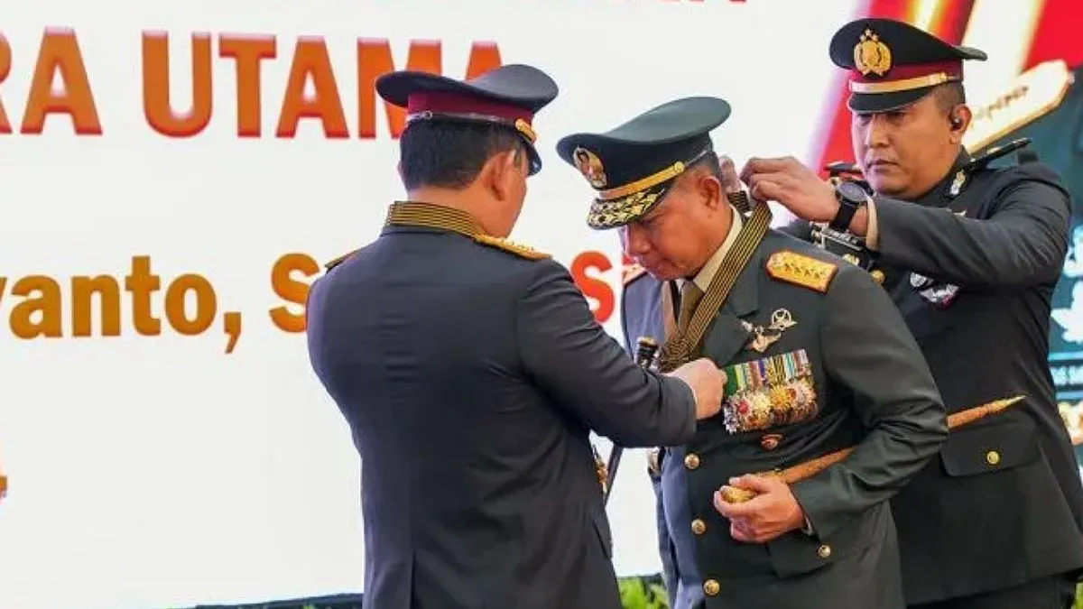 Panglima TNI Terima Bintang Bhayangkara Utama dari Polri