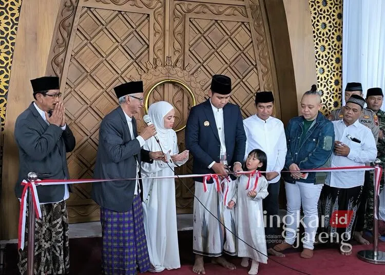 Ruang Utama Masjid Agung Kendal Resmi Difungsikan Setelah Renovasi Dua Tahun