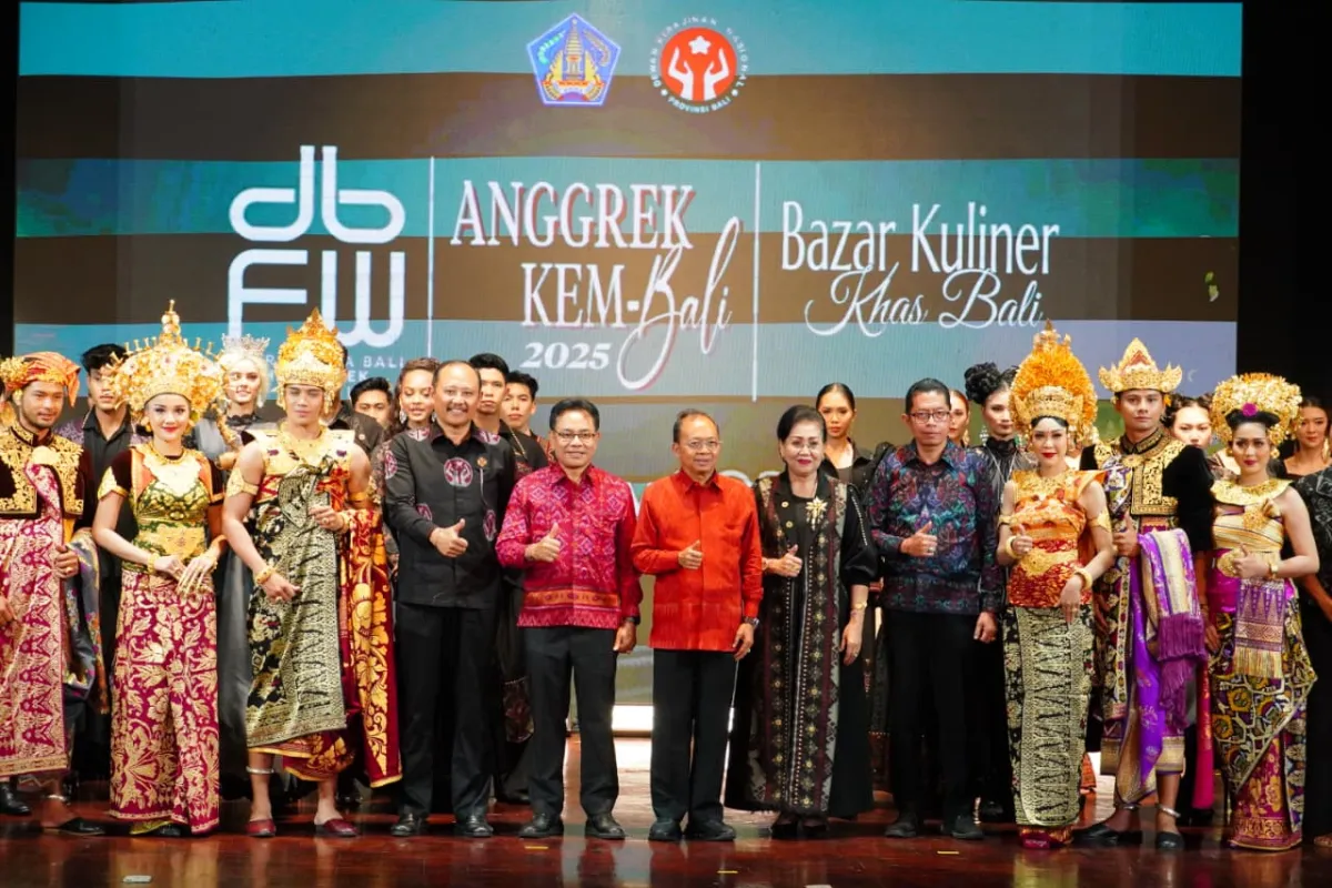 Gubernur Koster Resmikan Dekranasda Bali Fashion Week 2025 dan Festival Anggrek Kem-Bali