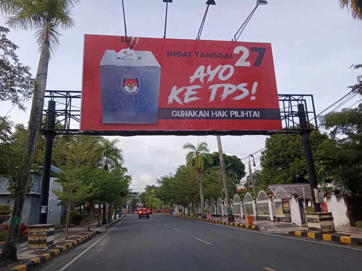 Billboard Berlogo KPU Tak Dikenal di Jl. Andi Djemma Palopo