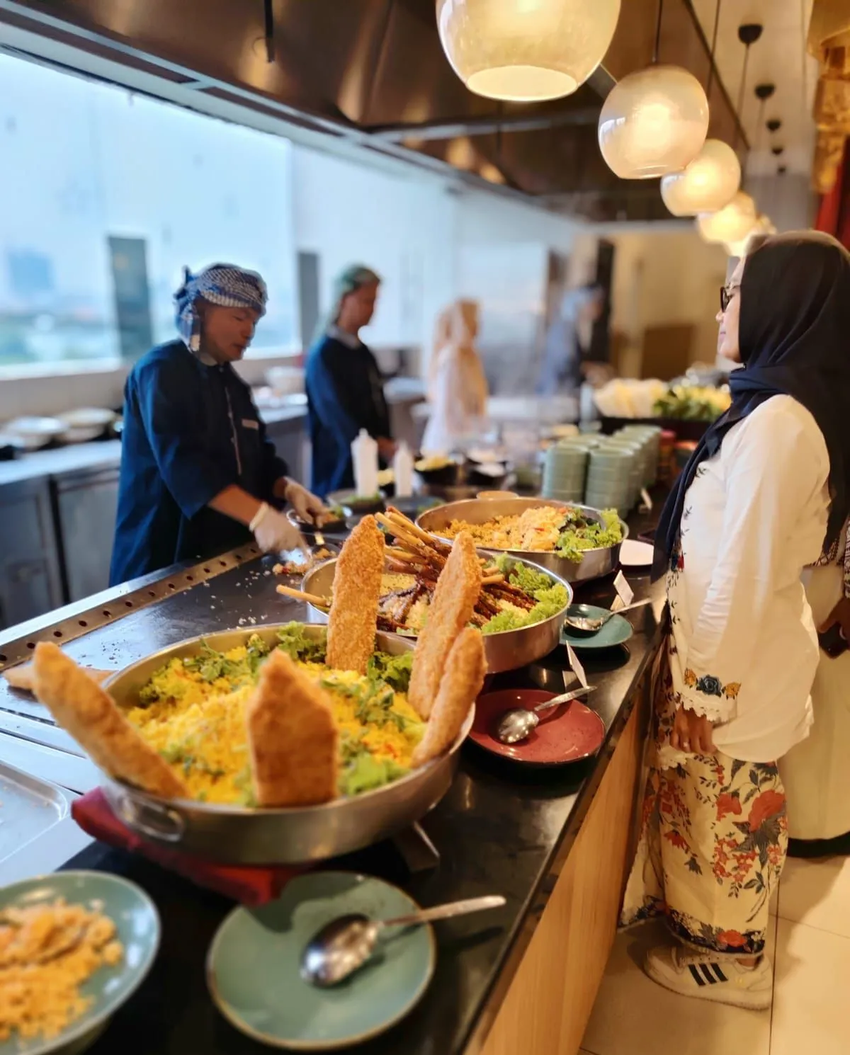 Harris Gubeng Tawarkan Paket Buka Puasa Internasional dan Kolaborasi Fashion Ivan Gunawan