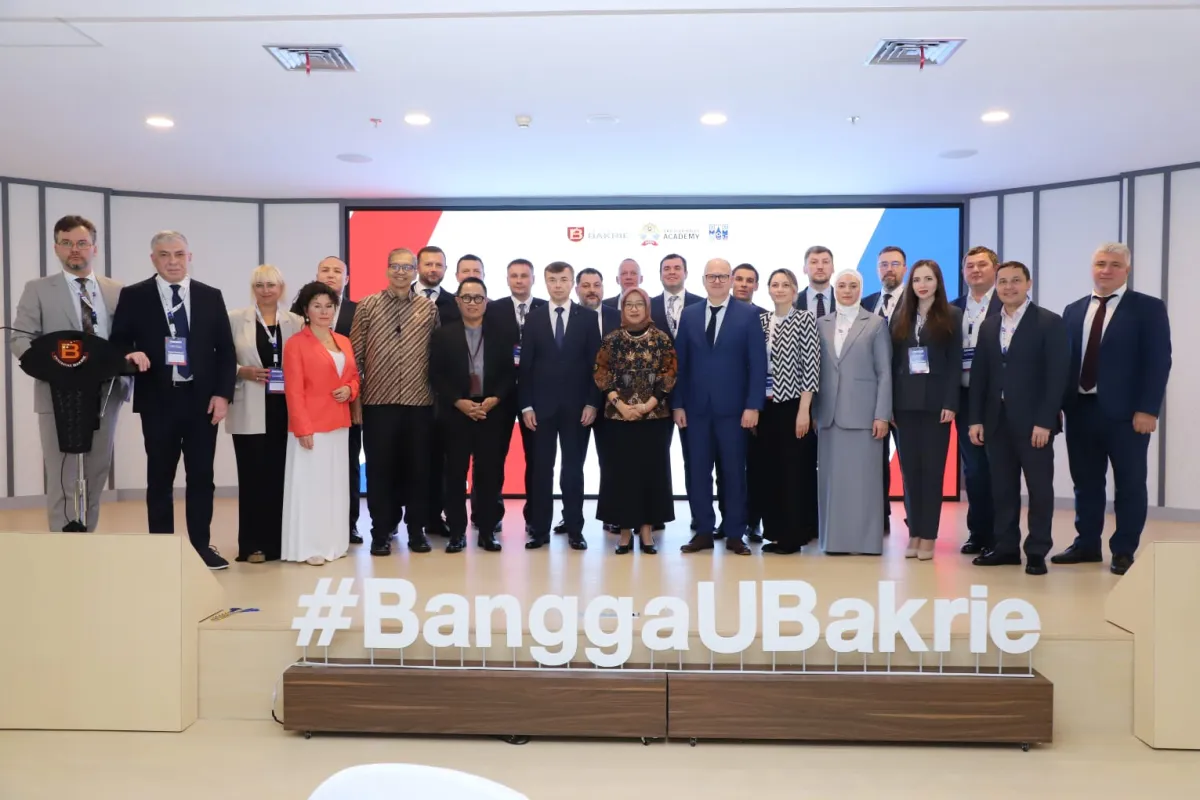 Menteri Rini Bahas Pengembangan Administrasi Publik di Kursus Internasional Universitas Bakrie