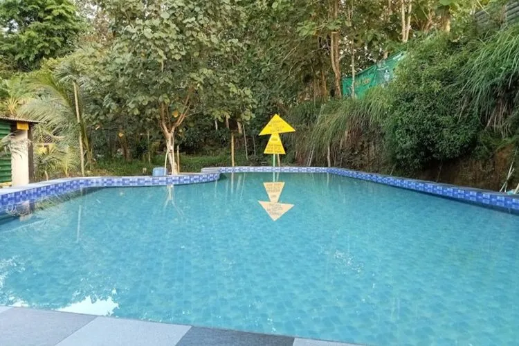 Kampung Wisata Karodangan: Destinasi Liburan Anti Macet dengan Kolam Renang dan Pemandangan Alam