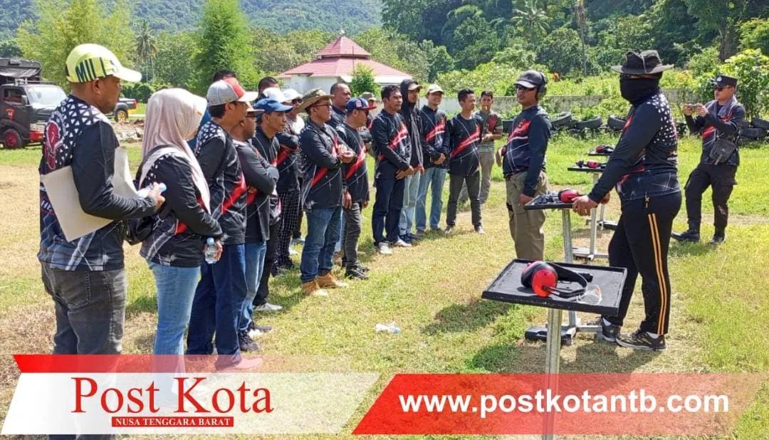Polres Sumbawa Barat Gelar Latihan Menembak untuk Perkuat Sinergi dengan Media