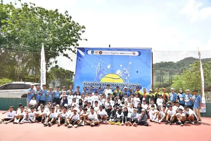 Wali Kota Sawahlunto Resmikan Kejurnas Tenis Junior 2025