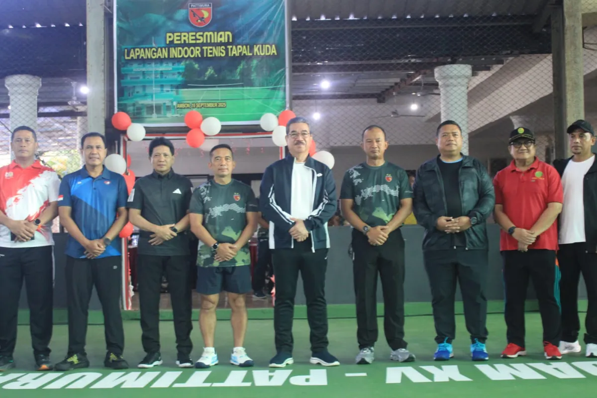 Gubernur Maluku Resmikan Lapangan Indoor Tenis Tapal Kuda