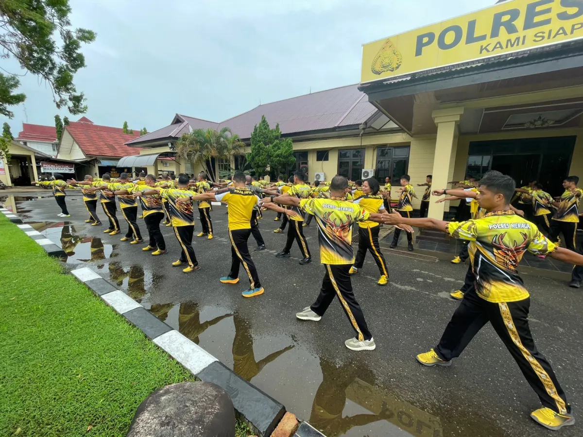Olahraga Rutin Polres Merauke Tingkatkan Kebugaran dan Soliditas Personel