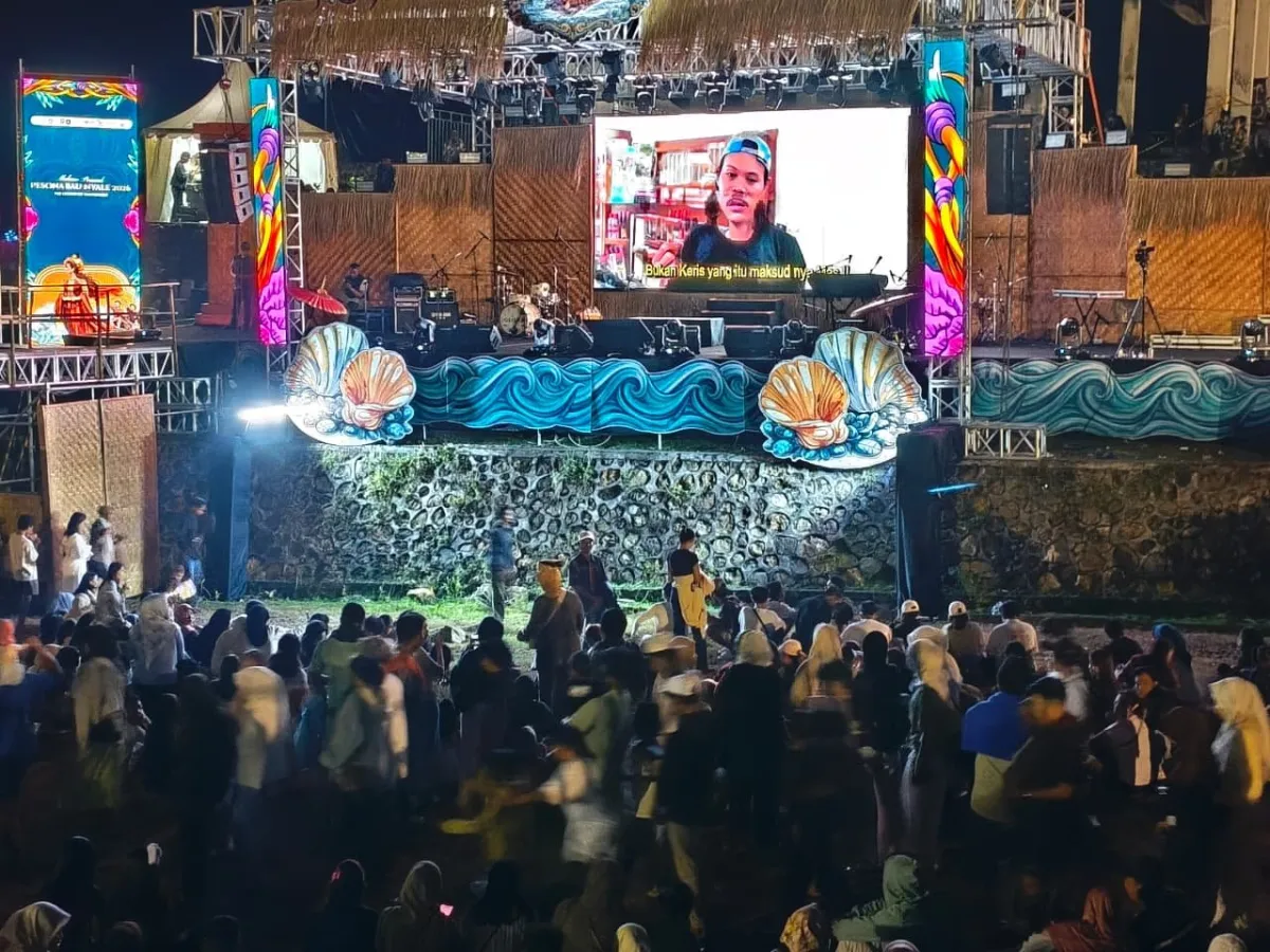 Malam Puncak Festival Bau Nyale Ramai Dihadiri Ribuan Pengunjung di Pantai Seger