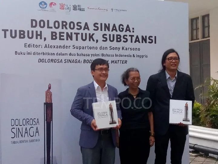 Perjalanan 40 Tahun Berkarya Dolorosa Sinaga Tercatat dalam Buku