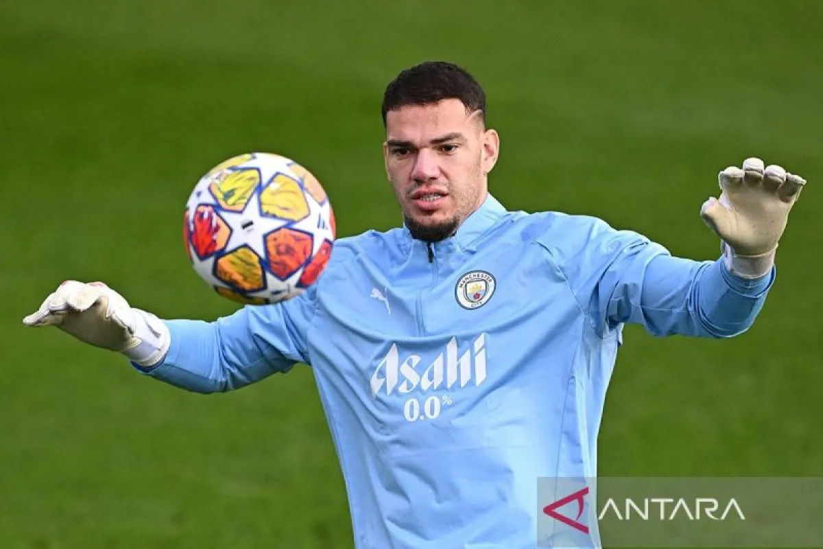Ederson Absen Sebulan, Man City Hadapi Arsenal Tanpa Kiper Utama