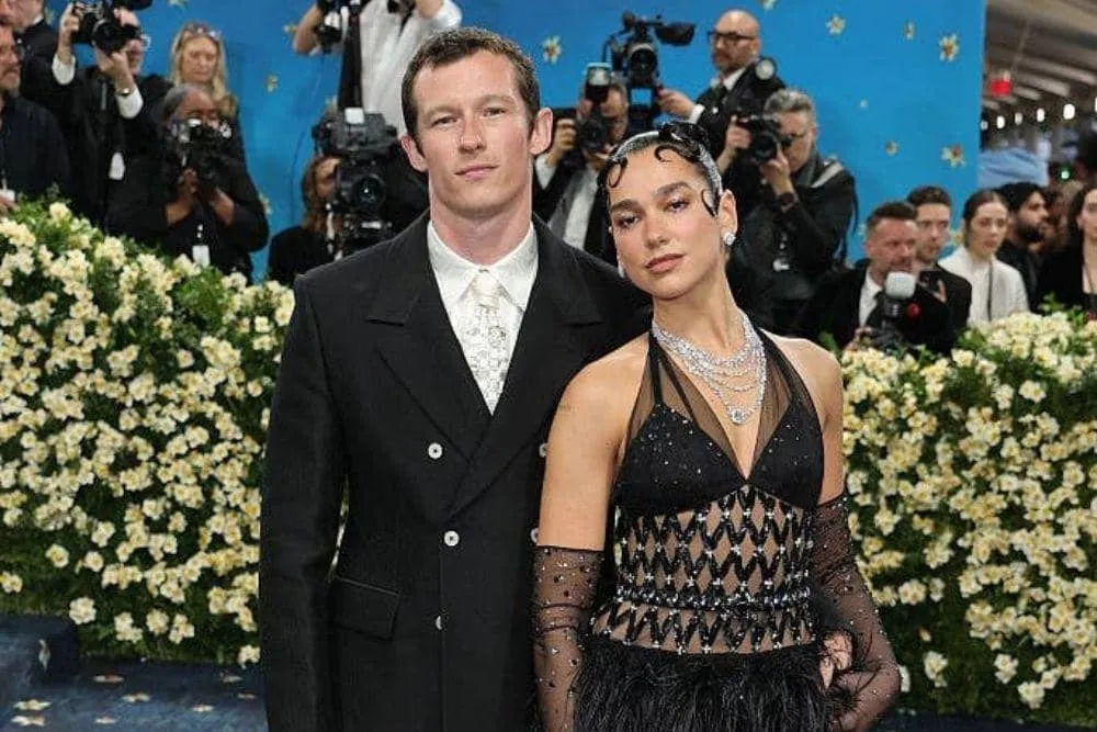 Kemesraan Seleb Hollywood di Met Gala 2025