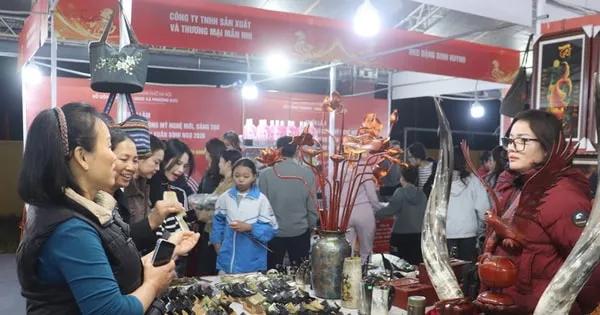 Pameran Kerajinan Tradisional Sambut Tahun Baru Imlek di Hanoi