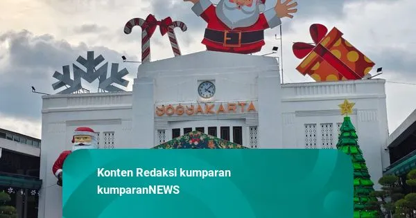 Dekorasi Natal Memukau di Stasiun Tugu Yogyakarta Sambut Liburan Nataru