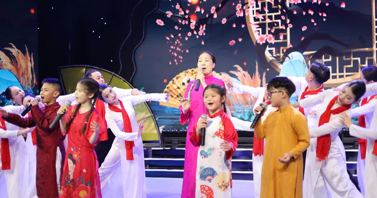 Perayaan Musim Semi: Konser Rakyat Ví dan Giặm di Nghe An