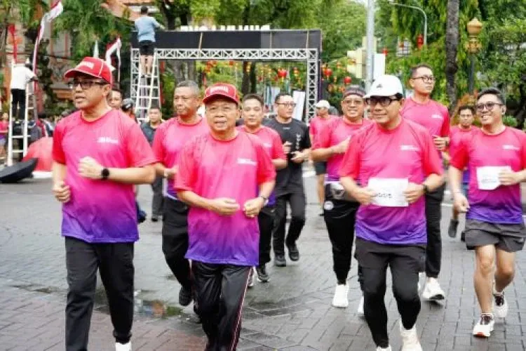 Gubernur Koster Lepas 6K Denpasar Fun Run untuk Tingkatkan Kesehatan Masyarakat