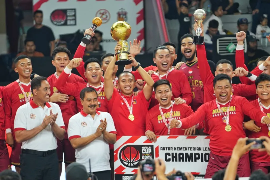 Tim Basket BIN Bhayangkara The Police Juara 5 vs 5 di Kapolri Cup 2024