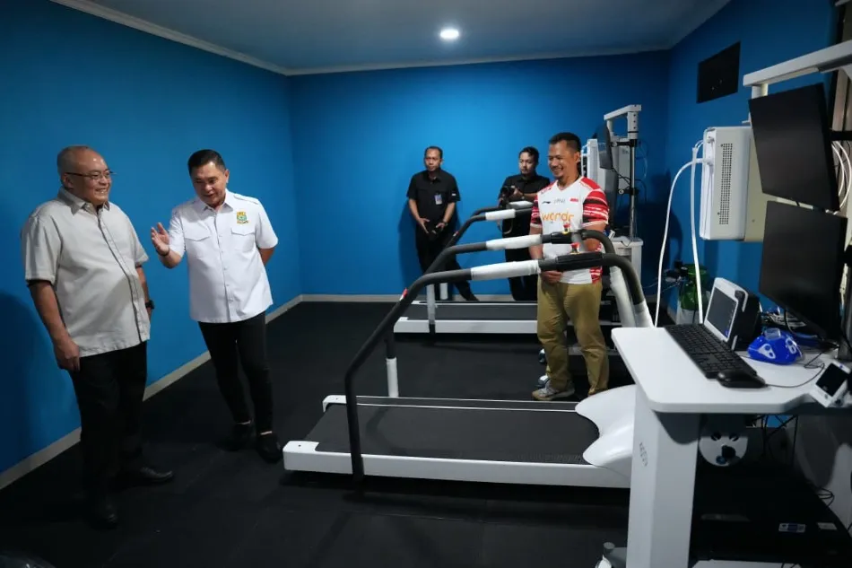 Kemenpora Serahkan Alat Olahraga untuk Dukung PBSI Menuju Olimpiade 2028