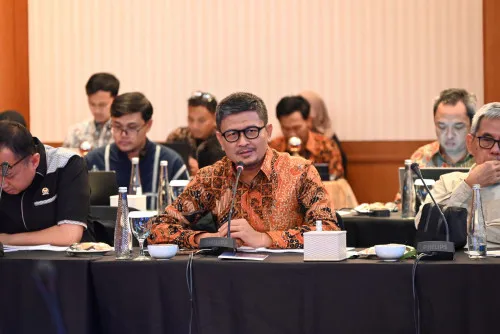 DPR Minta Pemerintah Fokus Tiga Agenda Atasi Anjloknya IHSG