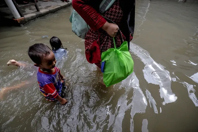 Banjir Jakarta: Antara Kesulitan dan Peluang Ekonomi