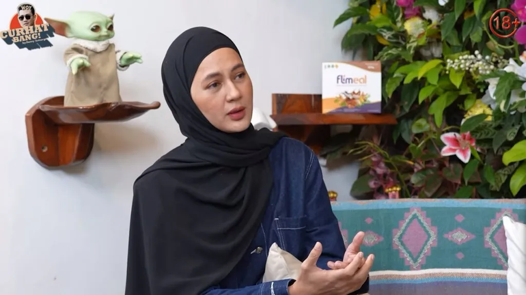 Denny Sumargo Tanggapi Isu yang Viral Lewat Siniar