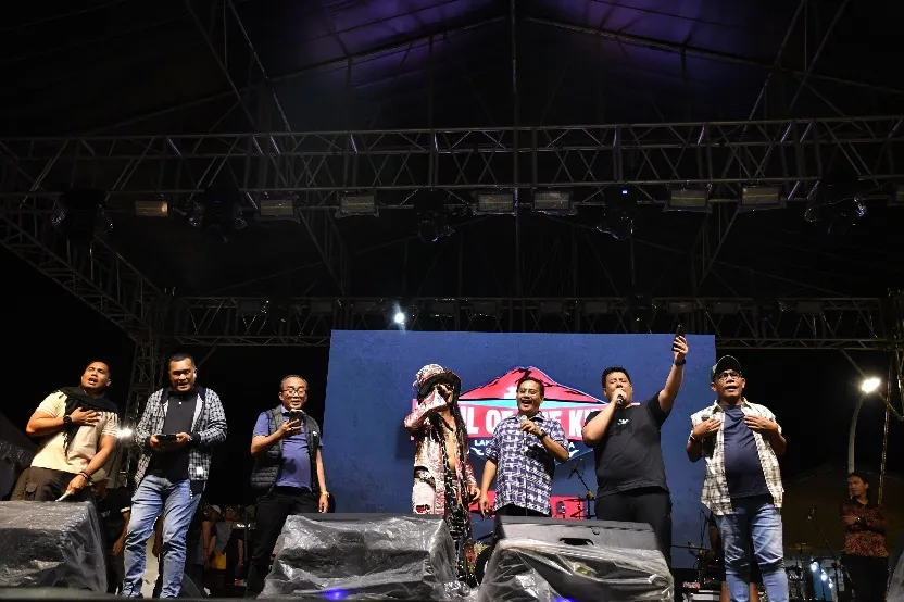 Malam Hiburan TOTK: Kolaborasi Bupati Ciptakan Sinergi Pembangunan di Danau Toba