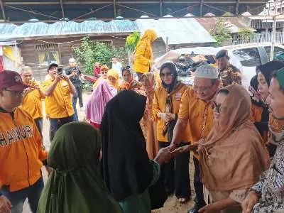 DPD Hanura Kalsel Salurkan Sembako untuk 150 KK Korban Banjir di Balangan