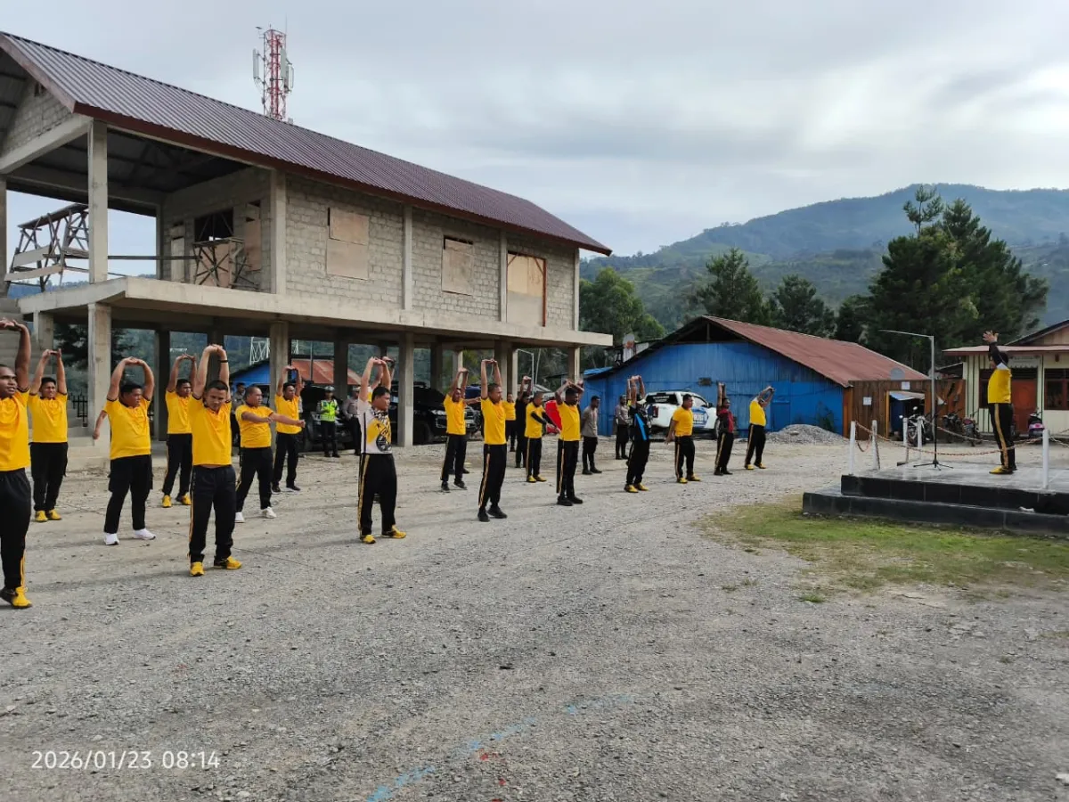 Polres Tolikara Adakan Jalan Pagi untuk Tingkatkan Kebugaran Personel