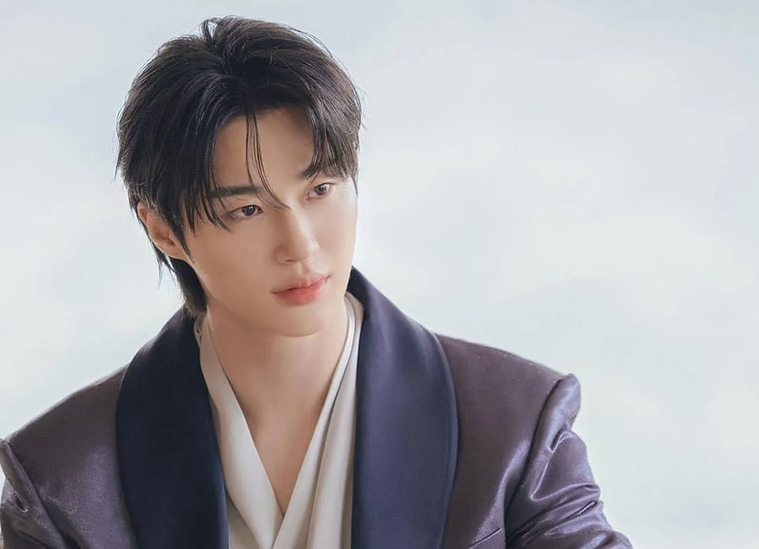 Byeon Woo Seok Tampil sebagai Pemeran Utama di Tiga Drakor, Termasuk Perfect Crown
