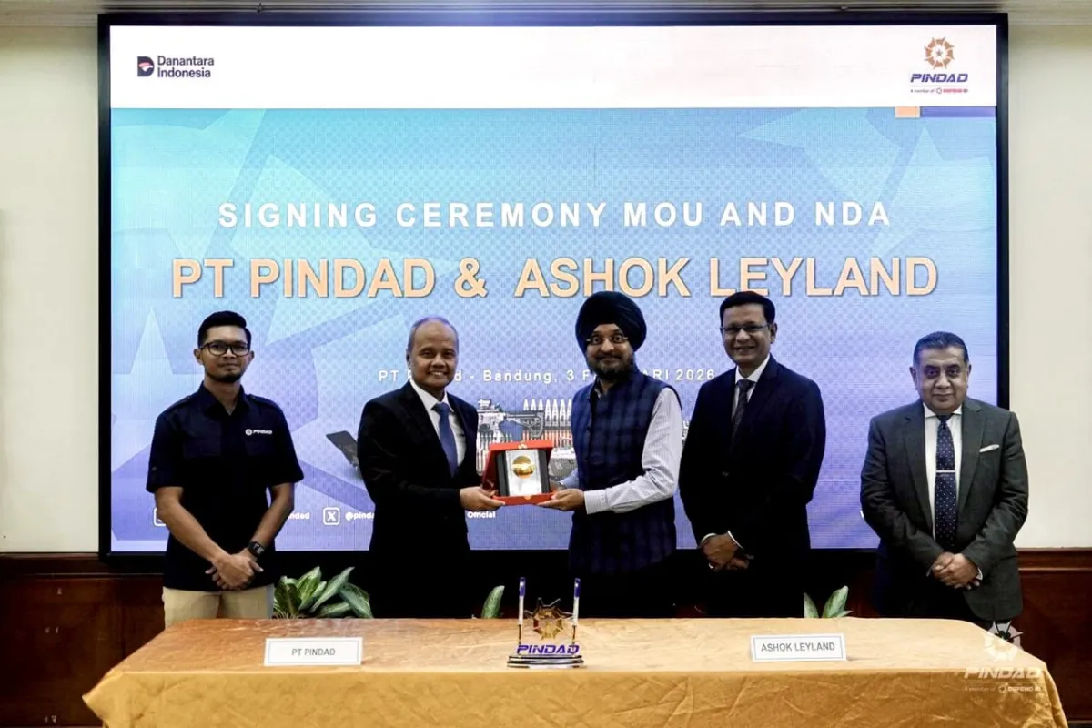 Ashok Leyland dan PT Pindad Tandatangani MoU untuk Kembangkan Bus Listrik dan Kendaraan Pertahanan