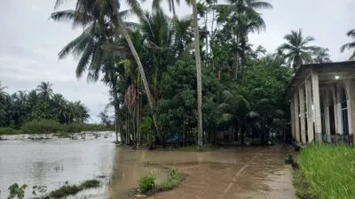 Banjir Sungai Batang Gasan Ancam Pemukiman Warga di Padang Pariaman