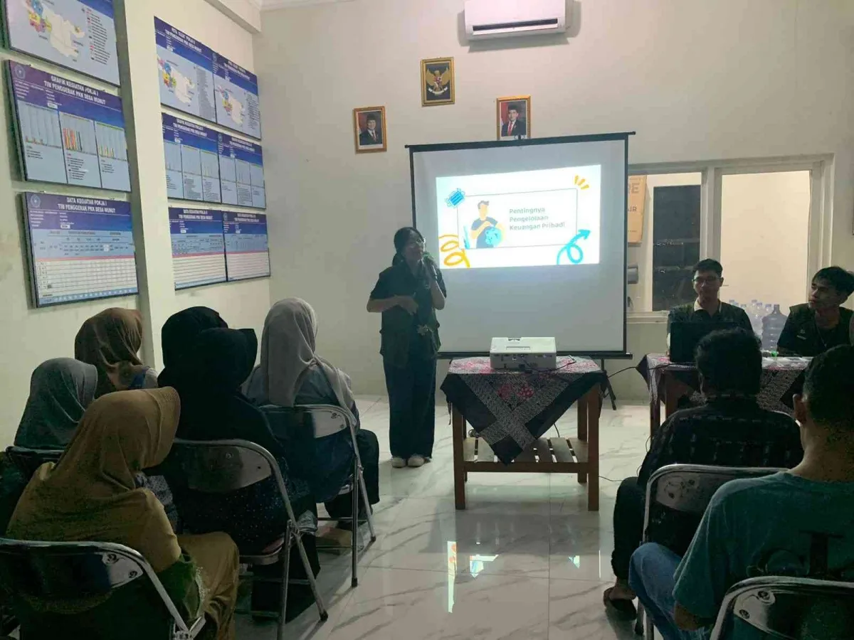 Sosialisasi Manajemen Keuangan Pribadi untuk Remaja Desa Wunut