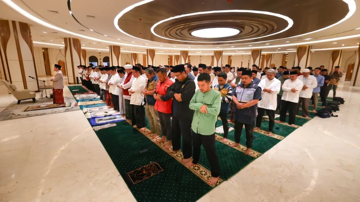 Salat Subuh Berjamaah Perdana di Masjid Negara IKN dengan Menag sebagai Imam