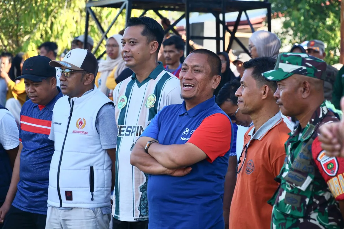 Bupati Luwu Timur Tambah Hadiah di Turnamen Sepak Bola Karang Taruna Cup Burau