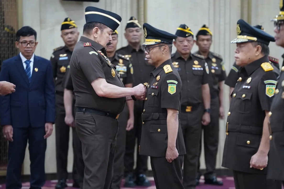 Pelantikan Hendro Dewanto sebagai Jaksa Agung Muda Pembinaan dan Staf Ahli