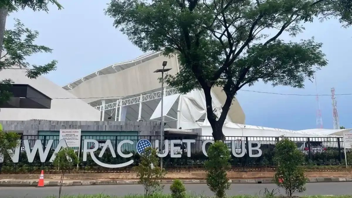 Lapangan Padel di Meruya Jakarta Barat Disterilkan Setelah Ambruk Diterpa Angin Kencang