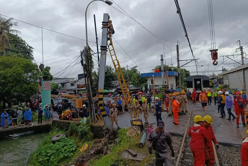 KAI Lakukan Pemulihan Infrastruktur Pasca Insiden KA Bandara Tertemper Truk