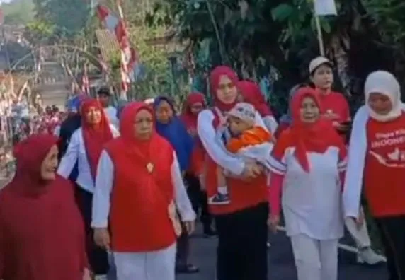 Jalan Sehat Sambut HUT RI ke-80 di Desa Kedungboto