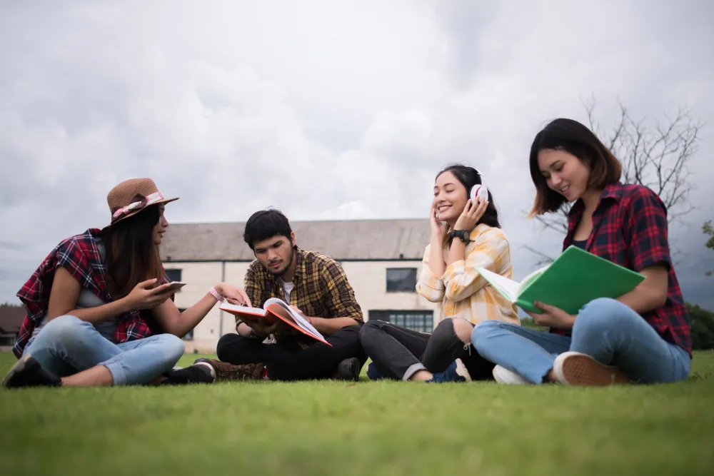 Dominasi Lulusan SMA di Kalangan Pemuda Indonesia 2025