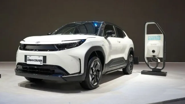 Harga dan Fitur Toyota Urban Cruiser EV Dibandingkan Rivalnya